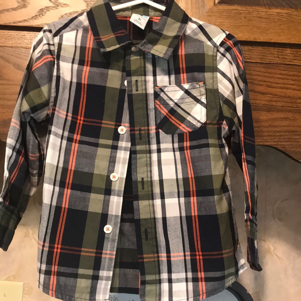 3T boys long sleeve plaid shirt. Perfect for fall!